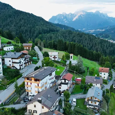 Mansarda La Soffitta 3* 도메게 디 카도레