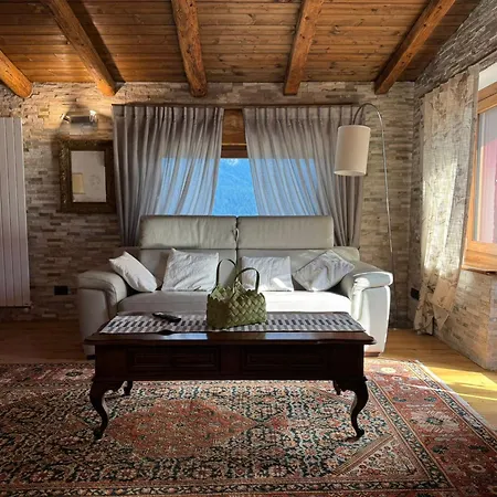 Mansarda La Soffitta 3* ドメッジェ・ディ・カドーレ