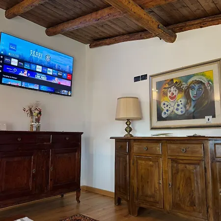 Mansarda La Soffitta アパートホテル ドメッジェ・ディ・カドーレ