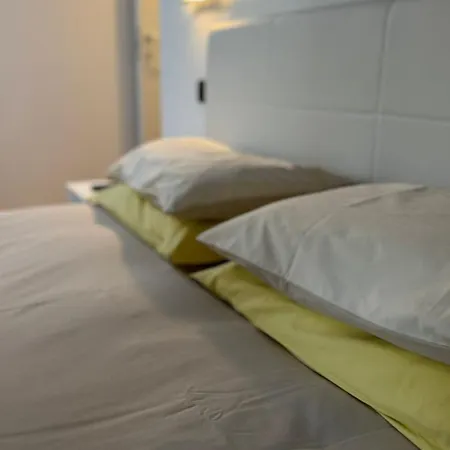 Mansarda La Soffitta アパートホテル ドメッジェ・ディ・カドーレ