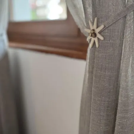 アパートホテル Mansarda La Soffitta ドメッジェ・ディ・カドーレ