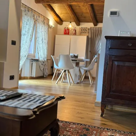 アパートホテル Mansarda La Soffitta 3*