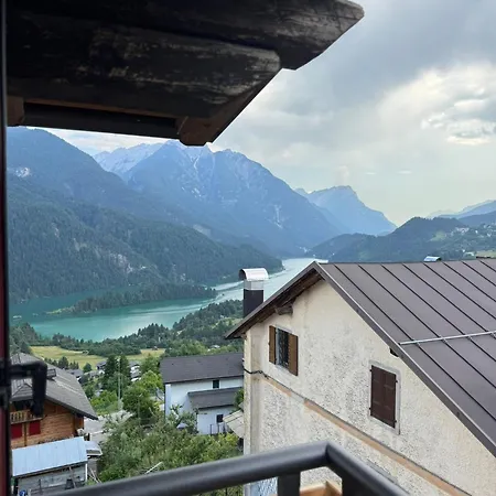 アパートホテル Mansarda La Soffitta ドメッジェ・ディ・カドーレ